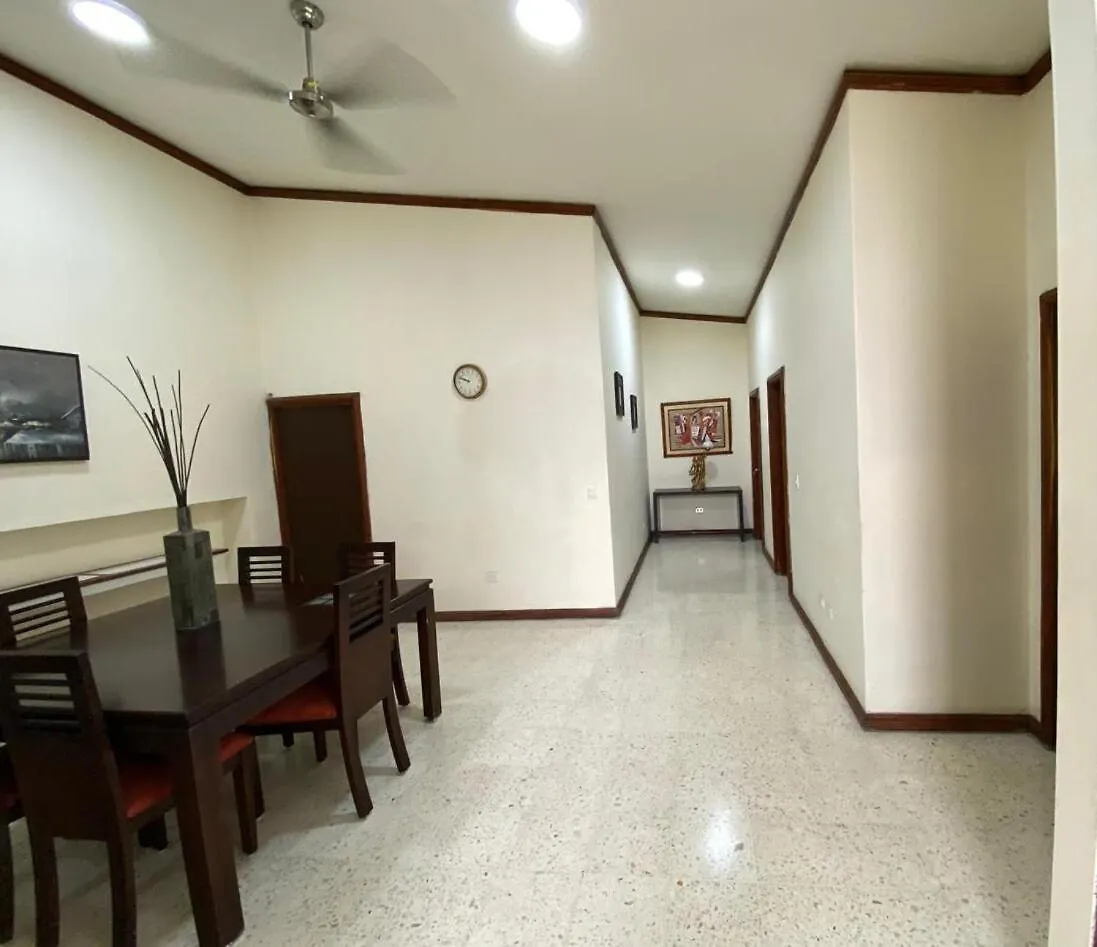 Apartment Comfortable In Urdesa Guayaquil
