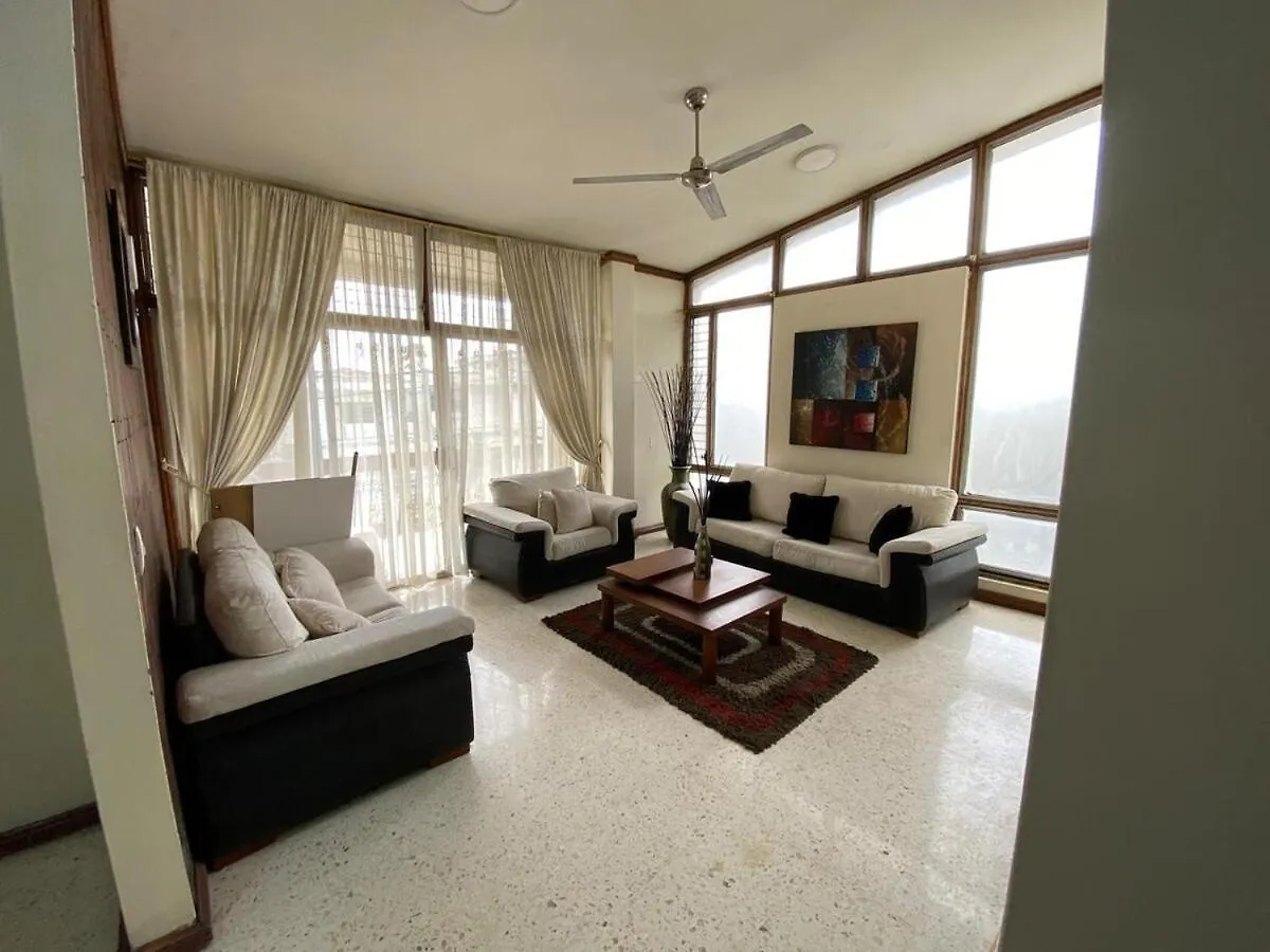 Apartment Comfortable In Urdesa Guayaquil